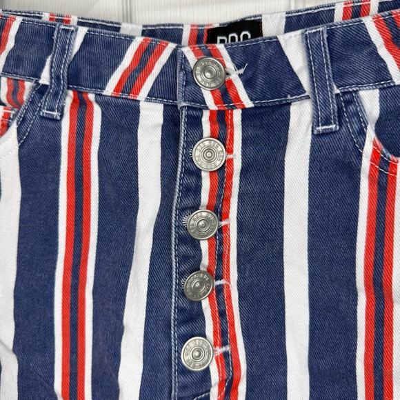 BDG Blue and Red Mom Jean Shorts High-Waisted Striped  Size Womens 30 GUC - Picture 3 of 7